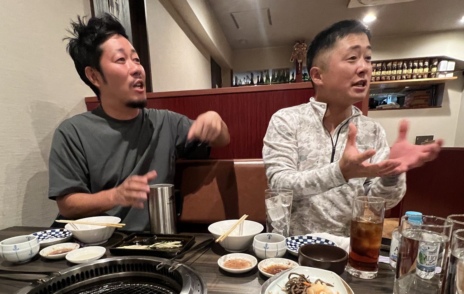 クラブ選手権優勝を祝うゴルフ仲間の会食の様子